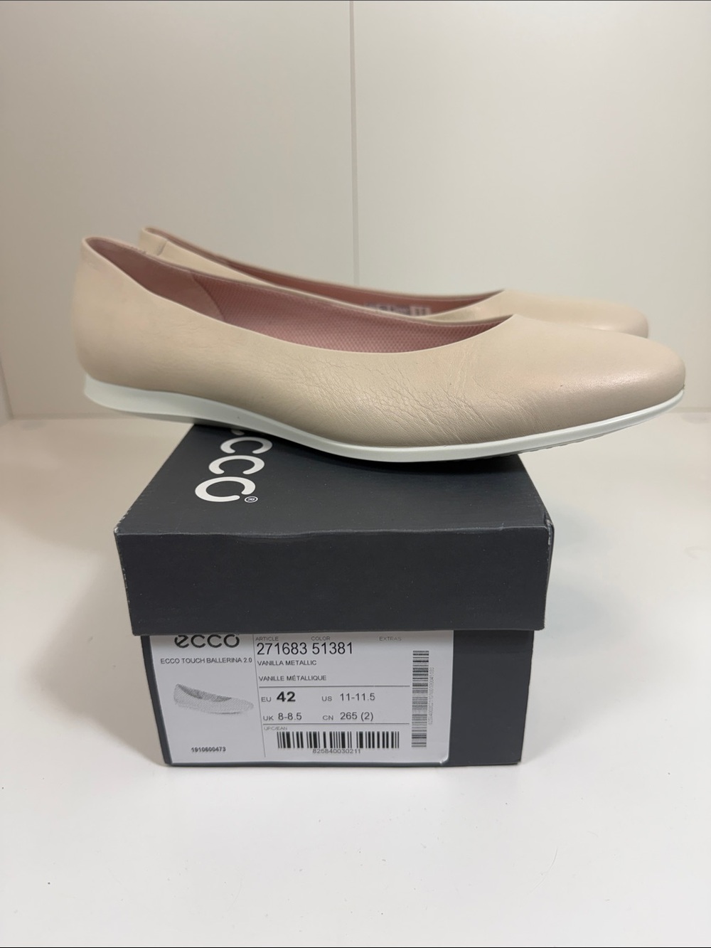 Ecco Women's Cream Leather Ballet Flats